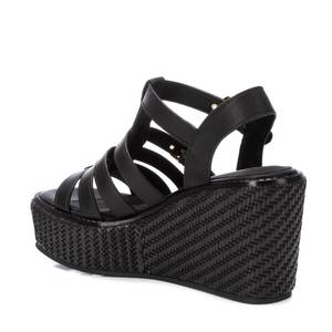 Sandalias de Plataforma Carmela Donna con Tiras de Cuero Negro y Hebillas Doradas, Zapatos de Mujer - Product Image 3