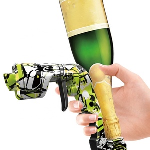 Jouets de plage et de sable : Nouvelle pistolet pulvérisateur de champagne et de bière le plus populaire pour fêtes, anniversaires et Noël - Product Image 1