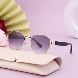 Lentes de Sol Cuadrados para Mujer Lb A3202, Montura Negra con Borde Dorado, Lentes de PC con Protección UV400, Estilo Instagram, Moda Urbana - Product Image 4