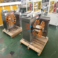 Machine d'extrusion pour la production de bandes d'étanchéité pour portes et fenêtres en PVC, TPE, TPV, TPU, TPR flexibles en plastique