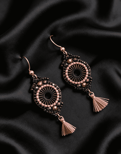 Boucles d'oreilles pendantes classiques et tendance de style bohème ethnique, en résine circulaire, perles de riz Miyuki, tissées à la main, avec pompon - Product Image 5