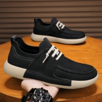 Nouvelles chaussures blanches respirantes pour étudiants masculins, chaussures de sport à semelle épaisse, chaussures décontractées basses à semelle épaisse, chaussures rehaussantes à plateforme.