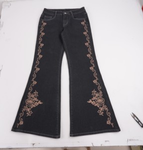 Jean évasé taille basse brodé floral vintage médiéval pour femme, coupe bootcut amincissante, pantalon en denim tendance - Product Image 6