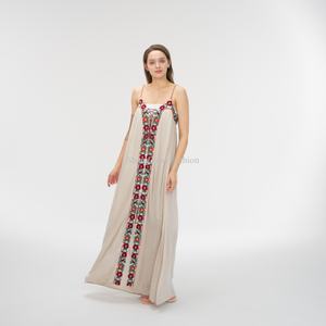 เดรสยาวทรงพลิ้วปักลายดอกไม้สำหรับผู้หญิง รุ่น OEM Elegant ปี 2025 - Product Image 3