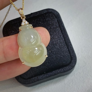 Pendentif en gourde en jadéite birmane de qualité A en or 18 carats avec diamant naturel, bijoux en jade de couleur naturelle pour femmes, à porter au quotidien et en cadeau - Product Image 2