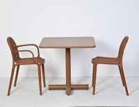 Table de salle à manger en métal en gros, finition thermolaquée, surface carrée, base sur pied, pour extérieur, patio, café, restaurant, bord de piscine