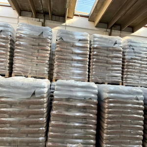 Granulés de bois de pin et de sapin de classe A1, 6 mm, certifiés DIN Plus & ENplus A1A2, approuvés BSL, en sacs de 15 kg, prix de gros - Product Image 1
