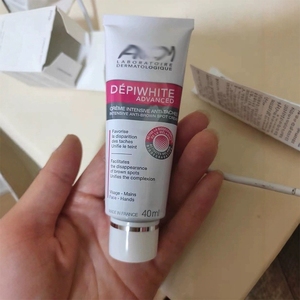 Crema Esencial Hidratante e Iluminadora con Tono ACM Francés, para Aclarar Manchas, Resistente al Agua, Éxito de Ventas Internacional - Product Image 2