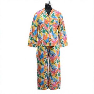 Ensemble de pyjama pour femmes sur mesure de haute qualité, style élégant, été, automne, printemps, écologique, durable, 100% coton respirant - Product Image 4