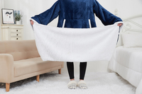 Chinesische Fabrik Tragbare Decke für Kingsize-Betten Winter Doppelschichtige Sherpa-Decke mit Ärmeln Maßgefertigte TV-Flanelldecken