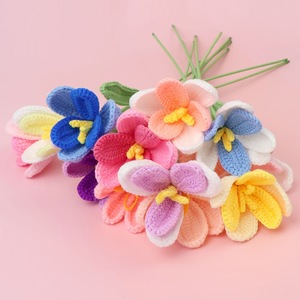 Fleur artificielle de tulipe à dégradé de couleurs, faite à la main, fleurs en laine tricotée, cadeau pour la Saint-Valentin et la fête des enseignants. - Product Image 1