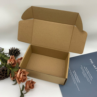 Boîtes d'expédition en carton ondulé 12x12x6 écologiques avec logo personnalisable UV Advantage pour l'emballage de chaussures et de vêtements