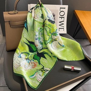 Foulard Quadrato in Seta con Logo Personalizzato all'Ingrosso, Bandane Stampate per Donne, Sciarpe Eleganti e Fotogeniche - Product Image 1