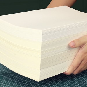 Papel Offset Sin Madera Color Crema 98-102% de Brillo, Papel de Impresión Sin Recubrimiento para Libros en el Mercado de Omán - Product Image 1