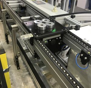 Convoyeur à chaîne automatique 380V haute qualité à double vitesse gauche/droite avec unité de courbe et unité de levage motorisées pour la circulation sur ligne d'assemblage - Product Image 4