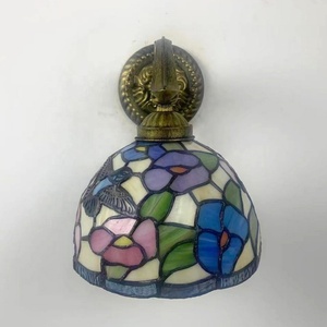 Applique murale en verre teinté LongHuiJing Wisteria - Éclairage de style Tiffany magnifiquement conçu pour votre maison - Product Image 4