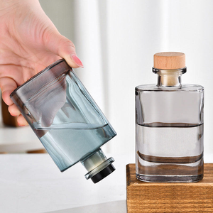 Bouteille d'aromathérapie en verre carrée colorée de 150 ml avec bâtonnets diffuseurs à roseaux, impression sérigraphique, ouverture facile - Product Image 5