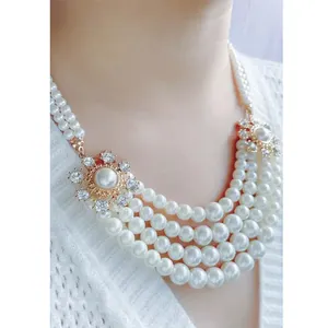 Elegante collana di diamanti con perle placcate in oro con choker in acrilico romantico per ragazze da donna