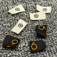 Étiquette tissée personnalisée en coton thermocollante, patch à coudre noir, étiquettes tissées avec support adhésif pour poche