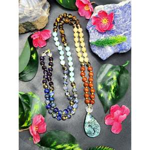 Collar único de 7 chakras con 109 cuentas y colgante Om de labradorita, joyería de piedras preciosas/cristales, para el Día de la Madre - Product Image 1