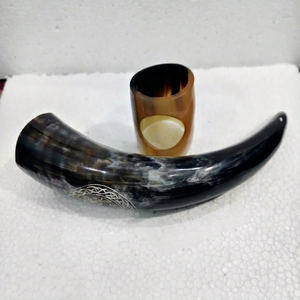 Cuerno para Beber de Diseño de Lujo y la Mejor Calidad con Soporte, Estilo Vikingo Medieval, Cuerno de Buey, Apto para Alimentos, Técnica de Pulido - Product Image 1