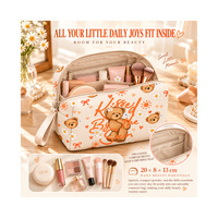 Pochette cosmétique Teddy Island à imprimé ours et motif marguerite avec dragonne, fermeture éclair et poches organisées pour femme