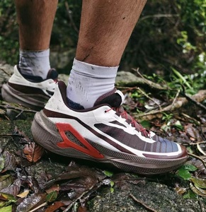 Chaussures de course sur sentier unisexes à blocs de couleur en mesh, semelle extérieure en caoutchouc antidérapante, lacets, chaussures de sport pour la randonnée en montagne et le trekking en plein air - Product Image 2