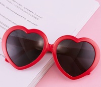 2026 Stock Spécial Cadeau Lunettes de Soleil Rouges Effet Cœur Changeant de Lumière Lunettes de Diffraction en Forme de Cœur Pas Chères
