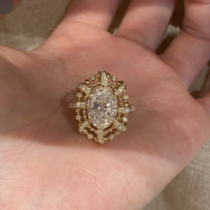 Anello con Diamante Coltivato in Laboratorio da 3 Carati, Stile Retrò, Ovale, 18k Oro Giallo, Purezza D VVS, Bicolore - Product Image 4