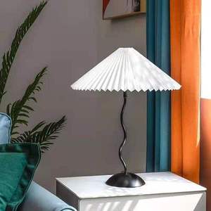 Đèn Bàn Chiếu Sáng Origami Phong Cách Bắc Âu Dù Xếp Li Đèn Bàn Trang Trí Bằng Sắt Giường Phòng Ngủ Khách Sạn - Product Image 6