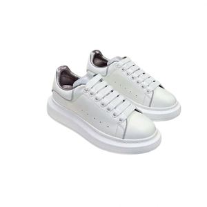 Zapatos Casuales de Mujer de Cuero de Alta Calidad al por Mayor, Zapatos Deportivos para Hombre con Suela Gruesa para Caminar - Product Image 1