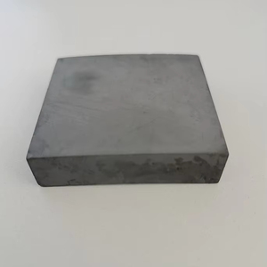 Carreaux en <span class=keywords><strong>carbure</strong></span> <span class=keywords><strong>de</strong></span> <span class=keywords><strong>bore</strong></span> B4C incurvés simples et multicourbes personnalisés plaque <span class=keywords><strong>de</strong></span> céramique plate hexagonale carrée pour le soudage - Product Image 1