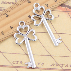 Ba Lá Cỏ Ba Lá May Mắn Chìa Khóa Charms Antique Bạc Màu Hợp Kim Charms Mặt Dây Chuyền Cho Đồ Trang Sức Làm 47x21Mm - Product Image 2