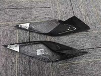 Remplacer les bouches d'aération latérales en fibre de carbone sèche de style OEM d'origine et les grilles d'admission d'air latérales pour Ferrari F8