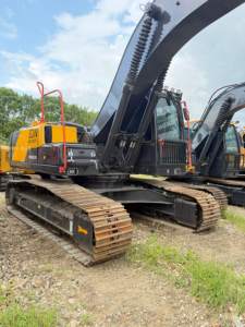 รถขุดมือสอง Volvo EC210 ขนาด 21 ตัน คุณภาพเชื่อถือได้ พร้อมชุดตีนตะขาบที่แข็งแรง เหมาะสำหรับงานขุดดินและงานฐานราก - Product Image 2