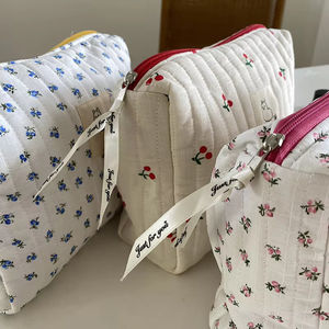 Sac cosmétique à motifs floraux en pur coton avec logo personnalisé Pochette de maquillage matelassée à la mode Organisateur de toilette de <span class=keywords><strong>voyage</strong></span> personnalisé avec fermeture éclair - Product Image 2