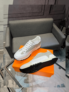 พื้นรองเท้าแบบมีปุ่มยึดเกาะ  วัสดุผสมที่ทนทานต่อการลื่นไถล  โครงสร้างวัสดุผสม  รองเท้าสำหรับใช้ในชีวิตประจำวัน  ระบบลดแรงกระแทก  วัสดุที่นุ่มสบาย - Product Image 2