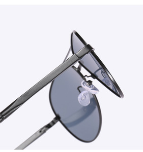 แว่นกันแดดโพลาไรซ์อลูมิเนียมสำหรับผู้ชายผู้หญิงแว่นตาขับรถสีสันสดใสกลางแจ้งกลางแจ้งสีดำโลโก้ตามสั่ง - Product Image 5