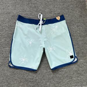 Shorts de bain pour hommes sur mesure en gros, séchage rapide, protection UV pour la plage d'été - Product Image 1