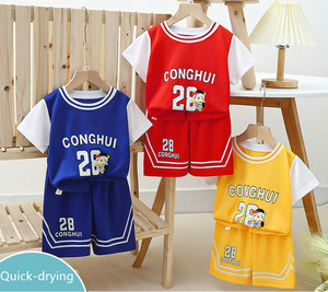 <span class=keywords><strong>Set</strong></span> di Maglie da Basket per Ragazzi all'Ingrosso, Abbigliamento Sportivo Traspirante per Bambini, Completo da Allenamento a Maniche Corte per Bambini da 1 a 8 Anni - Product Image 2