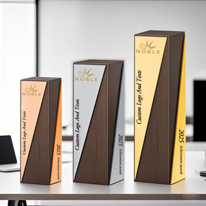 Edler einzigartiger schwarzer klarer Kristall holzturm mit kunden spezifischem Logo Metallplatte Werbegeschenk-Dekorations-Trophäen preis - Product Image 3