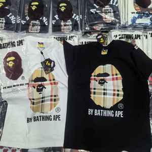 89981:1 Maglietta Bapees di Alta Qualità con Stampa Lettering, Design alla Moda, Pronta per la Spedizione, T-Shirt Trendy da Uomo - Product Image 1
