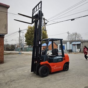 Chariot élévateur diesel Toyota d'occasion 20 tonnes, 3000 kg, 0-1000 heures, avec rapports et inspection vidéo - Product Image 3