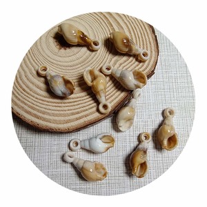 Conchas Espiraladas de Concha Marina al por Mayor, Cuentas y Dijes con Orificios, Material Acrílico - Product Image 4