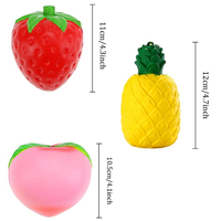 Porte-clés en boule anti-stress personnalisé en forme de fraise, accessoire de mode pour cadeaux promotionnels, vente en gros