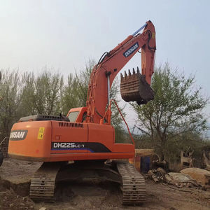 รถขุดตีนตะขาบ Doosan DH225LC-7 มือสอง ขนาด 22 ตัน เครื่องยนต์ DE08TIS บุ้งกี๋ 1.05 ลบ.ม. รถขุดไฮดรอลิก เครื่องจักรก่อสร้างมือสอง - Product Image 1