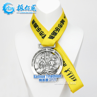 Médaille de sport en alliage de zinc dorée personnalisée en métal 3D bon marché, pour match de football, marathon, cyclisme, étanche, polie, gravée