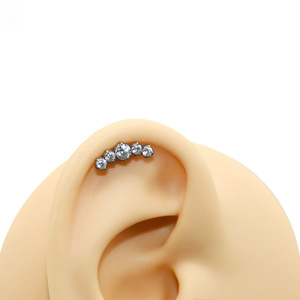 Piercing d'oreille en alliage de titane en forme de cœur, titane pur G23, incrusté de zircone, bijoux de mode - Product Image 1