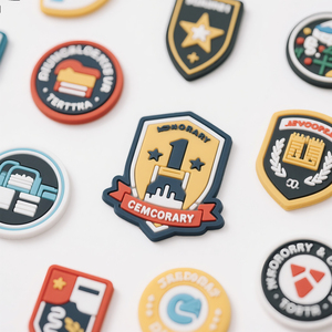 Broches personnalisées modernes en PVC et caoutchouc pour pantoufles, breloques de chaussures avec logo personnalisé, cadeau souvenir - Product Image 5