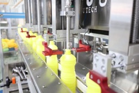 Ligne de remplissage automatique à piston servo 200 ml pour shampoing, gel douche, ketchup, confiture, avec machine de bouchage et d'étiquetage